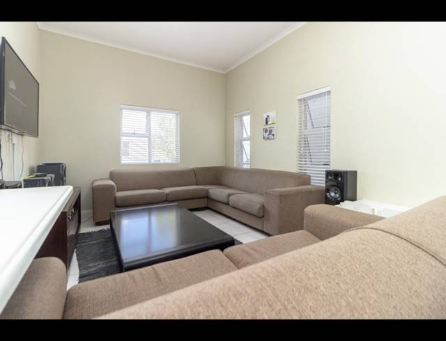 3 BEDROOM TOWNHOUSE SOLD IN BURGUNDY ESTATE